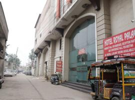 Hotel Royal Palace, ξενοδοχείο σε Jalandhar