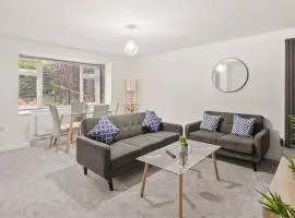 Aisiki Apartments at Barnet, Ground Floor, 2-Bedroom & 1-Bathroom, Pet-Friendly Flat, Double Beds with Free Wi-Fi