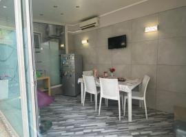 Luxury Rosaverde, hotel a Frattamaggiore