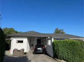 Stor, velutstyrt sokkel leilighet i Mandal