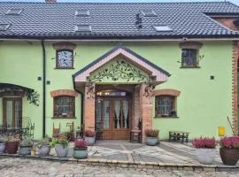 2 Bedroom Amazing Apartment In Obryta