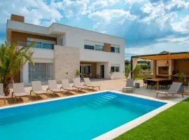Pet Friendly Home In Mandre
