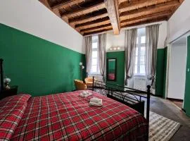 HOUSE, piazza castello