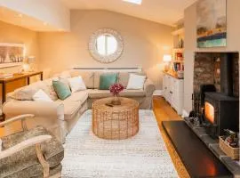 Spacious & Modern 4 bed home in Chester with parking for 1 car
