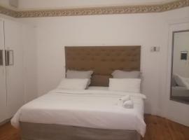 Lisokhanya GuestHouse: East London şehrinde bir otel