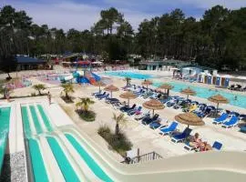 Mobilhome Mag Ced les Dunes de contis Piscines et Plage、サン・ジュリアン・アン・ボルヌのキャンプ場