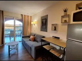 CAP ESTÉREL studio 4 pers équipé, belle vue Golf, centre village PIERRE & VACANCES , PARKING inclus et 5 PISCINES accès gratuit, CLIM, WIFI, TV, lave-vaisselle et lave-linge,four, plancha