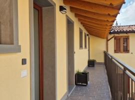 La Corte dell'Angelo - Rooms، إقامة في منزل في أوريو آل سيريو