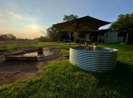 Eco Farm Cottage, cottage in Millvale