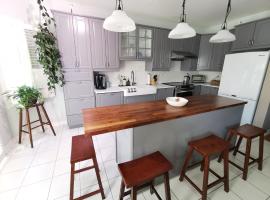 4 Bedroom 3 Washroom Charming Home in Markham with Warm Cozy Vibe, hotel v destinaci Markham