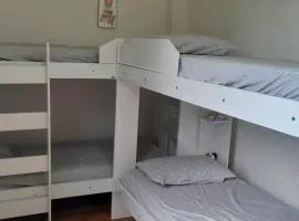 Guest House em Botafogo - vista, tranquilidade e camas individuais em ambiente exclusivo para até 5 hóspedes -acesso somente por escadas