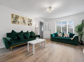 Elegant 3 Bed House, Sleeps 6, Near NEC - Airport, Parking, Contractors - Families Stay