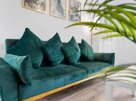 Fresh 3 Bed House, Sleeps 6, Near NEC & Airport, Free Parking, Contractors & Families