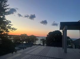 The Lake House, hotel i Georgina