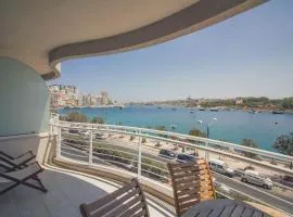 The Strand Luxurious Seafront Apartment