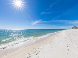 Charming Condo Steps from the Beach & Lagoon!, caba&ntilde;a o casa de campo en Gulf Shores