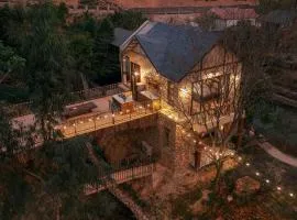 Quin home, into the forest, close to Noi Bai airport