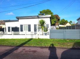 La villa Kikifil, bord de mer, hotel in Saint-Germain-sur-Ay