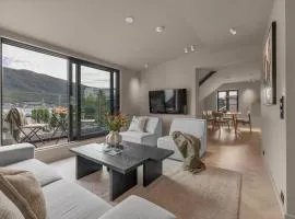 Northstay - The Loft l City Center Deluxe Apartment l Balcony, City, Ocean & Mountain Views