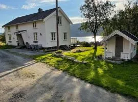 Vettingstua, beautiful house down by the sea.