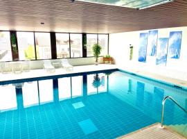 Mini Apartment mit Pool Nutzung & Balkon, hotel v destinaci Höchenschwand