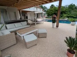 Cosy Arnaya Domaine et Grande Piscine - 1 hectare