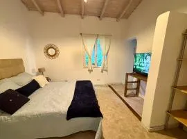 Departamento COLIBRÍES para dos sobre el lago
