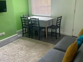 4 Bed Spacious Home - Perfect For Families & Contractors