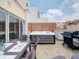 St Julian's Skyline Penthouse with jacuzzi