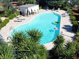 Villa Frande - Con Ampia Piscina E Campo Da Gioco Privato, hotel ad Alessano