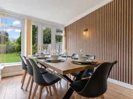 Luxury Birmingham Solihull Spacious Home - Driveway - Groups of 8 Max - 3 Bedrooms 4 or 6 Beds Fully Equipped Home - Near City Centre NEC HS2 Sites Edgbaston Moseley& lots more!