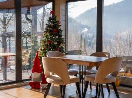 Mirest - котеджі в горах із чаном-джакузі, hotel in Slavske