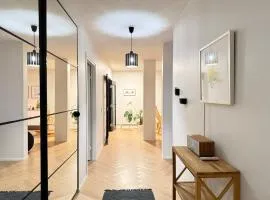 101 m2 Bright four-room apartment near the city center