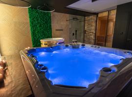 Domek w Górach Blask Beskidu- Sauna, Jacuzzi, Balia w Cenie – hotel w mieście Złatna