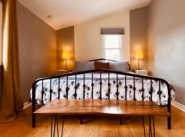 KingstonStays The Neighbourhood, Expansive loft, free parking