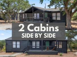 Starlight Horizon Cabins A & B - Side-by-Side Group Retreat - Pet-Friendly Texas Hill Country Cabins Near Canyon Lake - Pool, Stargazing, Sleeps 16, hotel a Canyon Lake