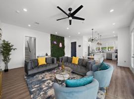 Luxury Home Near Med Center, Uptown & Downtown, hotell sihtkohas Houston