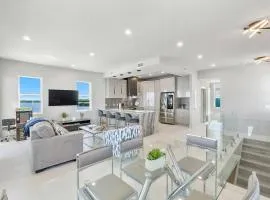 Key Largo Oceanfront Oasis with Pool and Hot Tub