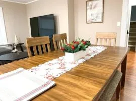 Newly Renovated 2 BR downtown Apt, family getaway.