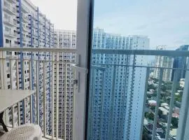 Lynzstaycation Makati