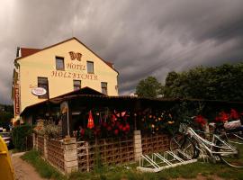 Hotel Holzbecher Ratibořice, отель с парковкой в городе Ческа-Скалице