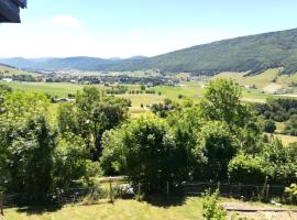 Gite Roches Rousses, hotel v destinaci Lans-en-Vercors