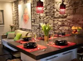 KingstonStays Spacious Historic Downtown Stableman's House Loft