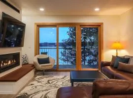 NEW Romantic LakeView Studio Beach Pool Modern