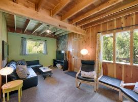 SO AWeSOME CABIN HotTub Nr Brundage Euro Feel, hotel sa McCall