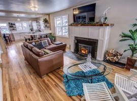 FiNLANDIA 3 000 sf 4B 3ba HotTub right in Town、マッコールのホテル