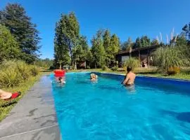 Casa con Piscina y Cama elástica