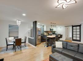 Cedar Hill Home with Fenced Patio, Grill and Foosball!, hotel v destinaci Cedar Hill