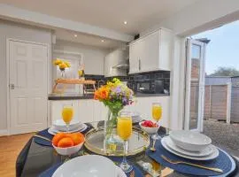 NEW! 5 Beds House - Work & Family - Long Stay Offers & FREE Parking