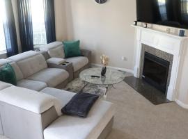 Stylish home 12 minutes from the airport 20 minutes away from Atlanta downtown midtown and Buckhead, hotel in Union City